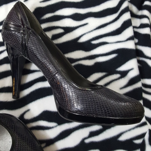 Shoes - Picture 2 of 3